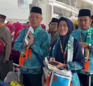 AKP Nanang Mulyono Laksanakan Ibadah Umroh bersama Istri Tercintanya 