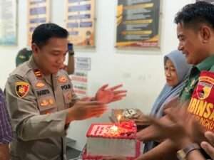 Sinergitas Tiga Pilar,Koramil Rungkut dan Kecamatan Gunung Anyar Beri Kejutan untuk Polsek Gunung Anyar di Hari Bhayangkara ke-79