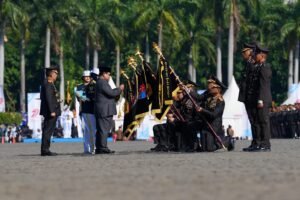 Presiden Hadiahi Penghargaan Nugraha Sakanti dan Tanda Kehormatan Bintang Bhayangkara Nararya 
