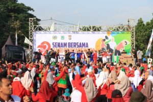 Ribuan Warga Meriahkan Olahraga Bersama Hari Bhayangkara ke – 79 di Stadion Kanjuruhan Malang