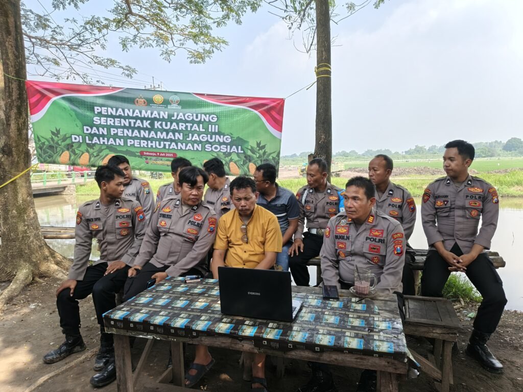 Polsek Prambon dan Forkopimka Gelar Penanaman Jagung Serentak Secara Daring