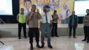 Polsek Krian Edukasi Patuh Berlalu Lintas dan Bahaya Kenakalan Remaja di MPLS SMK 1 