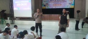 Kapolsek Krian Sosialisasikan Tertib Lalu Lintas kepada Siswa Baru dalam Kegiatan MPLS Ramah di SMPN 1 Krian