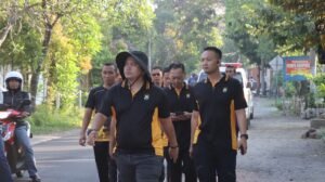 Jalan Kaki 8 KM, Kapolres Nganjuk Olahraga Sekaligus Kontrol Kinerja Anggota di Lapangan