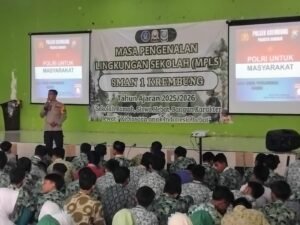 MPLS SMAN 1 Krembung,Kanit Binmas Beri Edukasi Ajak Siswa Berperilaku Sehat,dan Patuhi Rambu Lalin 