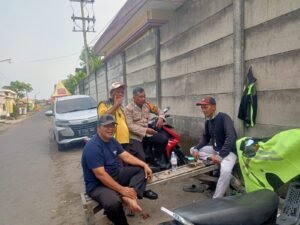Bhabin Kelurahan Cemengkalang Serap Aspirasi Juru Parkir Antisipasi Premanisme 