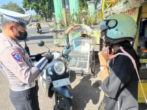 Hari ke -10 Operasi Patuh Semeru 2025 Polres Tuban Berikan Sangsi Tilang dan Teguran Untuk Edukasi Tertib Lalin