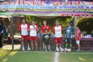 Fun Football Bupati Sidoarjo dan Dandim 0816 Sidoarjo Kompak Lawan Kades se Kecamatan Sukodono