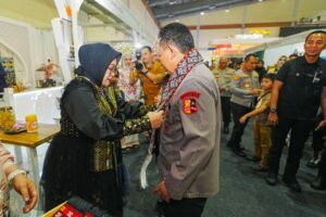 Kapolri Nikmati  Kupi Khop di Stan Bhayangkari Aceh