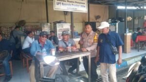 Bhabinkamtibmas Kelurahan Cemengkalang Berikan Layanan Keamanan ke Masyarakat dan Kepengurusan Surat Ranmor 