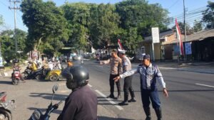 Polres Bondowoso Siaga 24 Jam Antisipasi Antrian BBM di SPBU Imbas Jalur Gumitir Ditutup Sementara