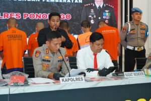 Polres Ponorogo Berhasil Ungkap Pencurian Modus Pecah Kaca Mobil Tersangka Ditangkap di Batam