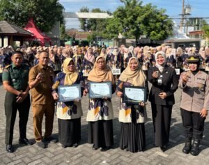 Peringati Hari Keluarga Nasional ke 32, Kecamatan Gedangan Beri Piagam Penghargaan ke IMP