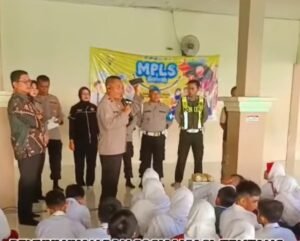MPLS, Polsek Krian Gelar Penyuluhan Tertib Lalu Lintas di SMPN 2 Krian dalam Rangka Operasi Patuh Semeru 2025