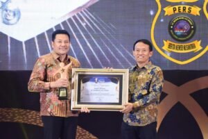 Bupati Sidoarjo Dinobatkan Sebagai Tokoh Yang Peduli Terhadap Kondisi Perekonomian dan Pembangunan Infrastruktur Sidoarjo