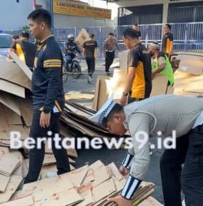 Satlantas Pasuruan Evakuasi Cepat Kecelakaan Pick-up di Bangil