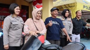 Senyum Sumringah Korban Curanmor di Kota Malang Saat Polisi Temukan dan Kembalikan Motor yang Hilang