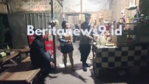 Polsek Krian Razia Warung Remang-Remang, Amankan Perangkat Desa dan Sita Miras