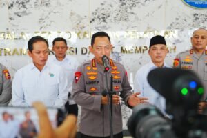 Tinjau Penanganan Karhutla Kalbar, Kapolri Ungkap Titik Api Terus Menurun 