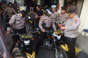 Menyemarakkan HUT ke-80 RI, Kapolres Pasuruan Pasang Umbul-Umbul, Bendera, dan Hias Kendaraan Dinas