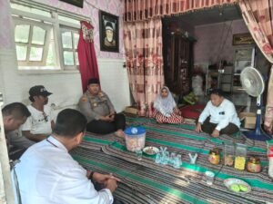 Polres Pasuruan Beri Santunan Keluarga Korban Anirat di Wonorejo 