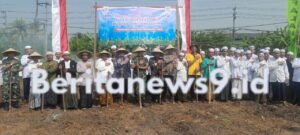 Forkopimka Krian Tanam Jagung Bersama Santri di Pondok Pesantren Darul Falah