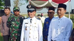 Upacara Bendera Kemerdekaan RI Desa Kedensari,di Warnai Mirip Istana Negara