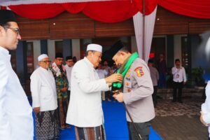 Kapolri Temui Gus Ubed di Ponpes Langitan Jatim, Jaga Silaturahmi dengan Ulama