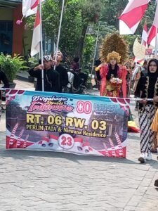 DALAM RANGKA MEMERIAHKAN HUT RI KE-80 DESA.BANJARAN, DRIYOREJO GRESIK ADAKAN KARNAVAL
