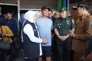 Gubernur Jatim Tinjau Distribusi Beras SPHP di Pasar Larangan Sidoarjo, Pastikan Ketersediaan untuk Masyarakat