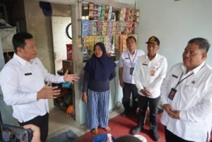 Sidak Bedah Warung Rakyat, Bupati Subandi : Tahun Depan Anggarannya Dinaikkan