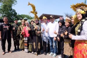 Ribuan Kicau Mania Berkompetisi Perebutkan Piala Bupati