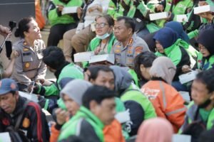 Polrestabes Surabaya dan Ratusan Ojol Doa Bersama: Harmoni untuk Alm Affan Kurniawan