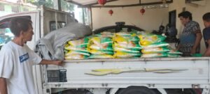 Polsek Krian Hadir Bantu Warga, Beras SPHP 5 Kg Bisa Dipesan dan Diantar