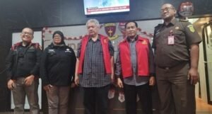Mantan Pj Bupati Sidoarjo, Hudiyono, Ditahan Kejati Jatim atas Dugaan Korupsi Dana Hibah Pendidikan
