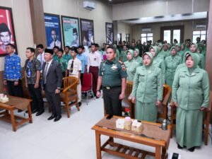 Gelar Penyuluhan Dan pemeriksaan Kesehatan, Kodim 0808 Sosialisasi Bahaya Miras, Narkoba, HIV/AIDS, Pornografi Dan LGBT Kepada Keluarga TNI