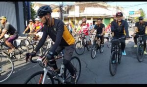 Polres Kediri Kota Ikuti Gowes Bersama Masyarakat Peringati Hari Olah Raga Nasional ke – 42