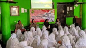 Cooling system Polsek Pandaan Masuk Pesantren, Edukasi Santri Soal Tertib Jalan dan Bahaya Perundungan