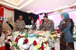 Gelar Tasyakuran Hari Jadi Polisi Wanita ke-77, Kapolda Jatim dan Ibu Asuh Polwan Beri Pesan Khusus