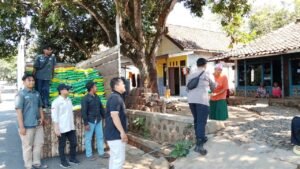 Polres Pasuruan Bersama BEM Gelar Gerakan Pangan Murah Salurkan 5 Ton Beras di Lereng Bromo