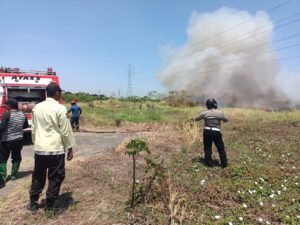 Sigap Cegah Kebakaran Lahan Kosong di Desa Bangah Tidak Meluas