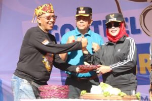 Wakil Bupati Mimik Idayana Tandai Kongres VI Kosti dengan Ngonthel Bareng