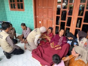 Polisi Beri Trauma Healing Korban Runtuhan Bangunan Ponpes Al Khoziny