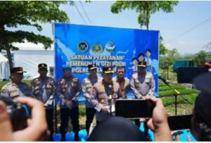Kapolri Berikan Bansos dan Salurkan Bahan Pangan Murah di Semarang 