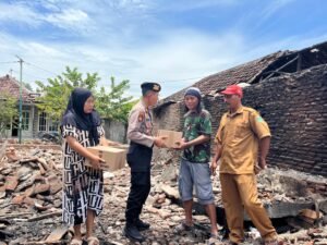 Polres Pasuruan Salurkan Bantuan untuk Korban Kebakaran di Rembang