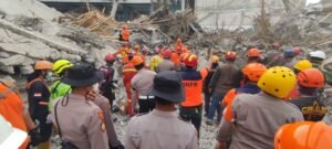 Kapolresta Sidoarjo Turun Langsung Cek Evakuasi Korban Musibah Ponpes Al Khoziny