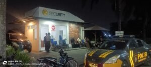 Polsek Krian gelar Patroli Dialogis beri Himbauan Kamtibmas dengan Petugas Keamanan di Pos Satpam Perumahan