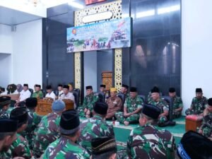 Doa Bersama Di Masjid Al Ikhlas Kodim 0808/Blitar Memperingati HUT Ke 80 TNI Tahun 2025