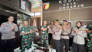 Solidkan Sinergitas, Polresta Sidoarjo Beri Kejutan Kodim 0186 Sidoarjo di HUT TNI Ke-80