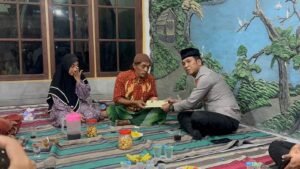 Kapolresta Sidoarjo Takziyah dan Berikan Santunan Ke Keluarga Santri Rizki Maulana